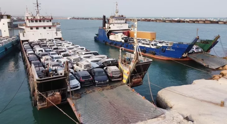 بندر شهید باهنر میزبان دومین محموله واردات خودرو