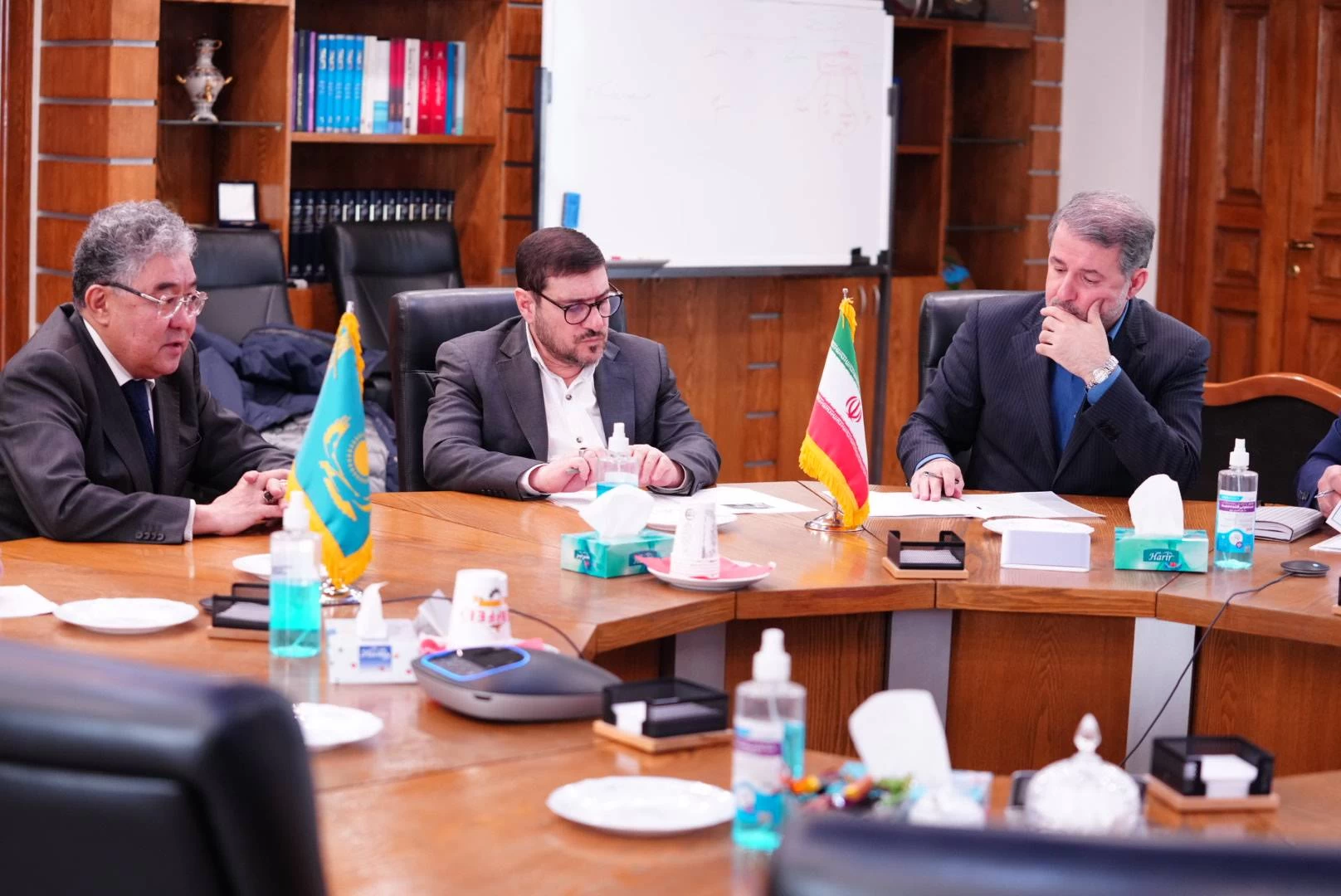 علاقه‌مندی قزاقستان به همکاری لجستیکی از طریق بنادر ایران