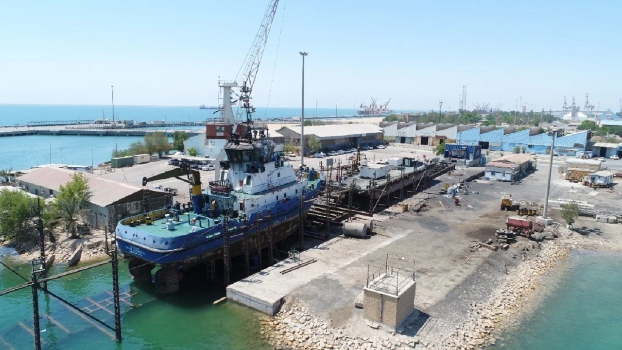 تعمیرات اساسی زیر آبی 11 فروند شناور و 23 تجهیزات بندری در خوزستان