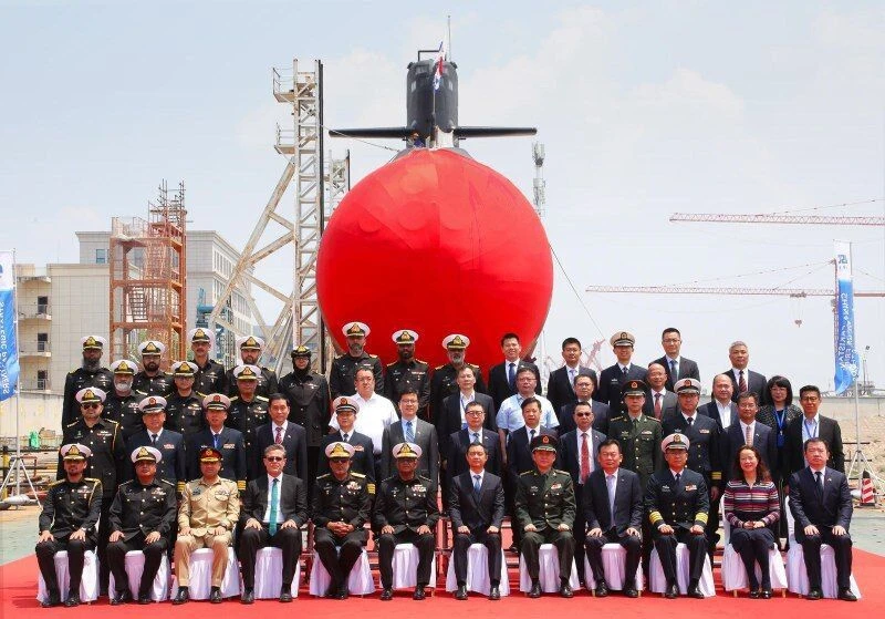 اولین زیر دریایی غیر هسته ای ساخت چین تحویل نیروی دریایی پاکستان شد