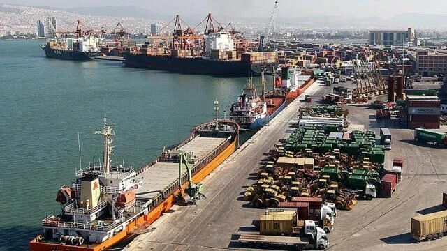 سهم دریایی‌ها از برنامه‌های 1404 وزیر