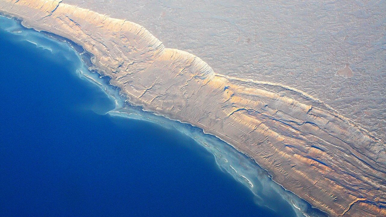 کاهش ۱۸ متری سطح آب دریای خزر تا سال ۲۰۲۵ میلادی